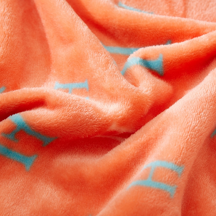 91家纺网 家纺一手货源 找家纺 楼兰公主 2025秋冬新款潮牌披肩毯毛毯毯子多功能盖毯 字母骑士