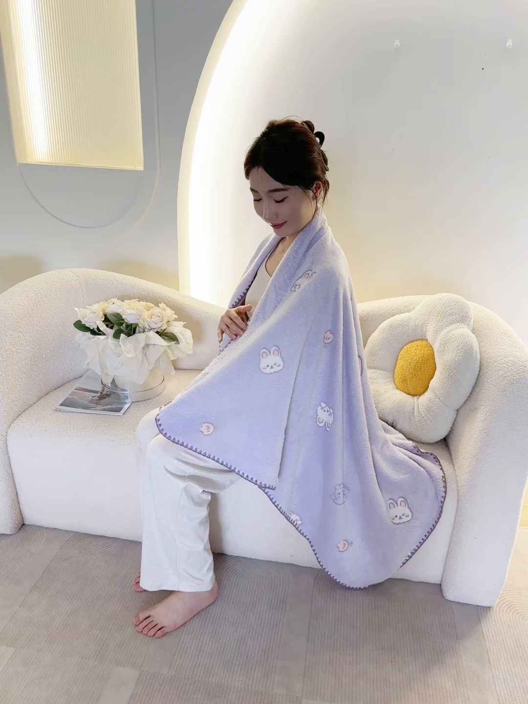 91家纺网 家纺一手货源 找家纺 楼兰公主 2025秋冬新款云朵绒披肩毯毛毯毯子多功能盖毯 小兔紫