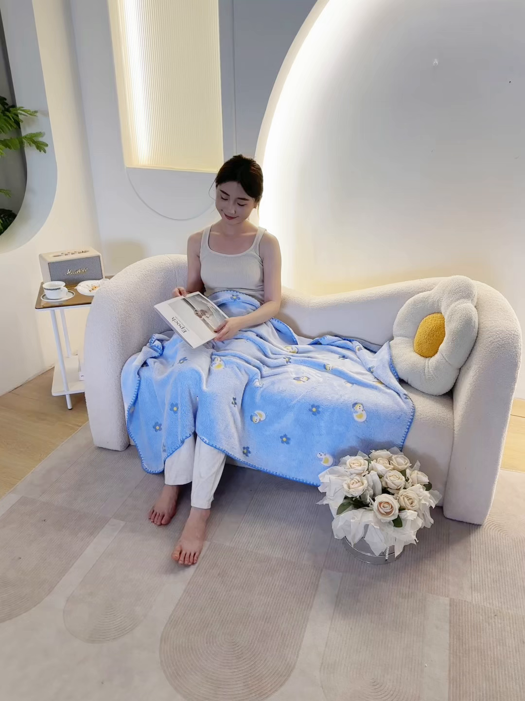 91家纺网 家纺一手货源 找家纺 楼兰公主 2025秋冬新款云朵绒披肩毯毛毯毯子多功能盖毯 鸭子蓝