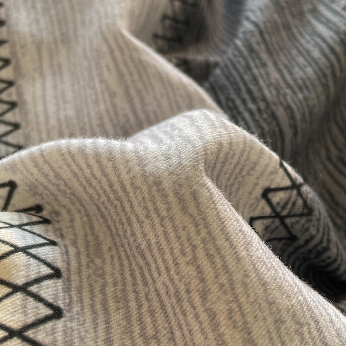 91家纺网 家纺一手货源 找家纺 如一 2025新款加厚全棉磨毛三角针四件套 韵律-灰