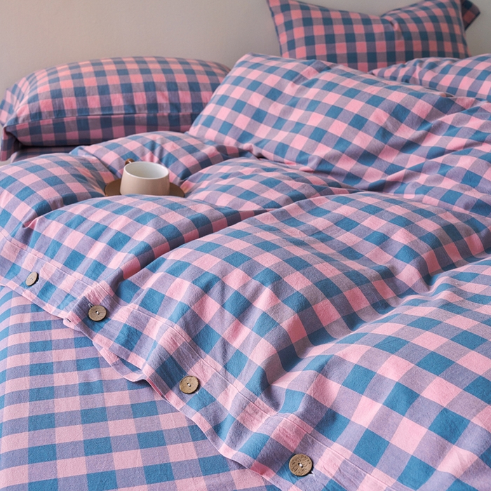 91家纺网 家纺一手货源 找家纺 贝尔 PELLHOME 全棉纽扣色织水洗棉格子四件套（可抖音代发） 梦幻-粉