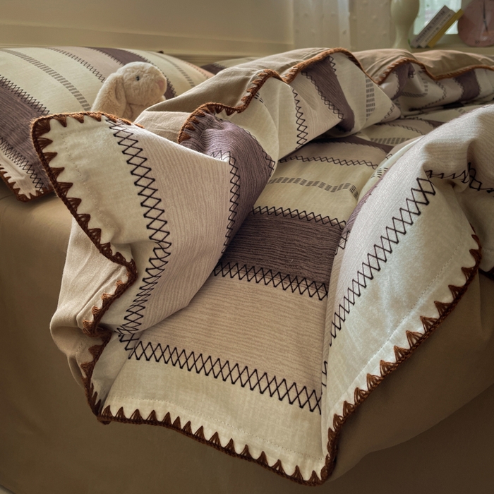 91家纺网 家纺一手货源 找家纺 如一 2025新款加厚全棉磨毛三角针四件套 韵律-咖