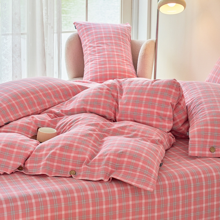 91家纺网 家纺一手货源 找家纺 贝尔 PELLHOME 全棉纽扣色织水洗棉格子四件套（可抖音代发） 梦田-粉