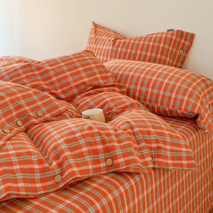 91家纺网 家纺一手货源 找家纺 贝尔 PELLHOME 全棉纽扣色织水洗棉格子四件套（可抖音代发） 梦田-桔