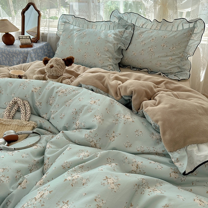 91家纺网 家纺一手货源 找家纺 桃子家居 2025新款A类纯棉数码印花法式碎花棉加绒韩版花边碎花加厚牛奶绒四件套 棉加绒-花边芳华