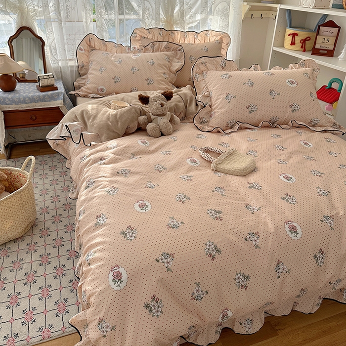 91家纺网 家纺一手货源 找家纺 桃子家居 2025新款A类纯棉数码印花法式碎花棉加绒韩版花边碎花加厚牛奶绒四件套 棉加绒-花边海德花园