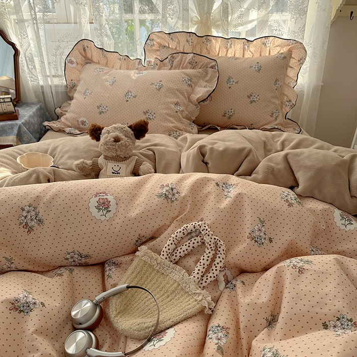 91家纺网 家纺一手货源 找家纺 桃子家居 2025新款A类纯棉数码印花法式碎花棉加绒韩版花边碎花加厚牛奶绒四件套 棉加绒-花边海德花园