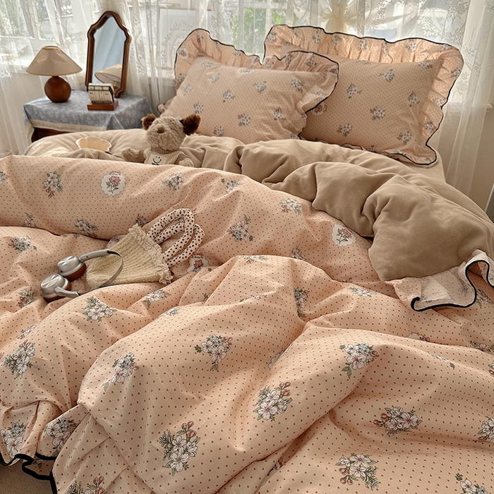 91家纺网 家纺一手货源 找家纺 桃子家居 2025新款A类纯棉数码印花法式碎花棉加绒韩版花边碎花加厚牛奶绒四件套 棉加绒-花边海德花园