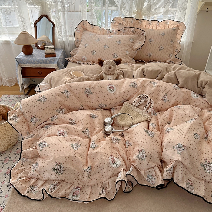 91家纺网 家纺一手货源 找家纺 桃子家居 2025新款A类纯棉数码印花法式碎花棉加绒韩版花边碎花加厚牛奶绒四件套 棉加绒-花边海德花园