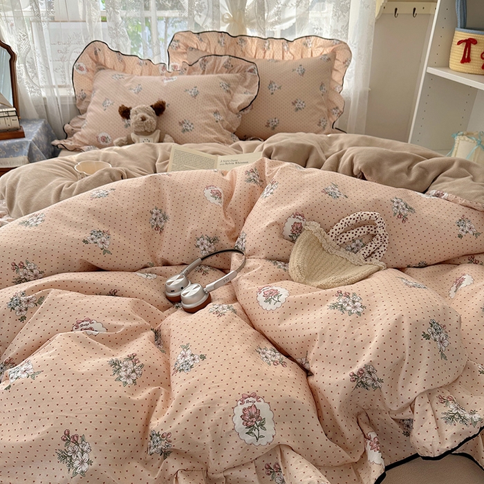 91家纺网 家纺一手货源 找家纺 桃子家居 2025新款A类纯棉数码印花法式碎花棉加绒韩版花边碎花加厚牛奶绒四件套 棉加绒-花边海德花园