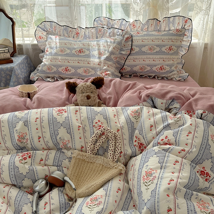 91家纺网 家纺一手货源 找家纺 桃子家居 2025新款A类纯棉数码印花法式碎花棉加绒韩版花边碎花加厚牛奶绒四件套 棉加绒-花边花城秘境