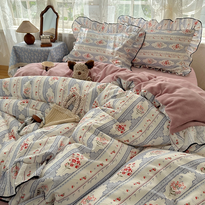 91家纺网 家纺一手货源 找家纺 桃子家居 2025新款A类纯棉数码印花法式碎花棉加绒韩版花边碎花加厚牛奶绒四件套 棉加绒-花边花城秘境