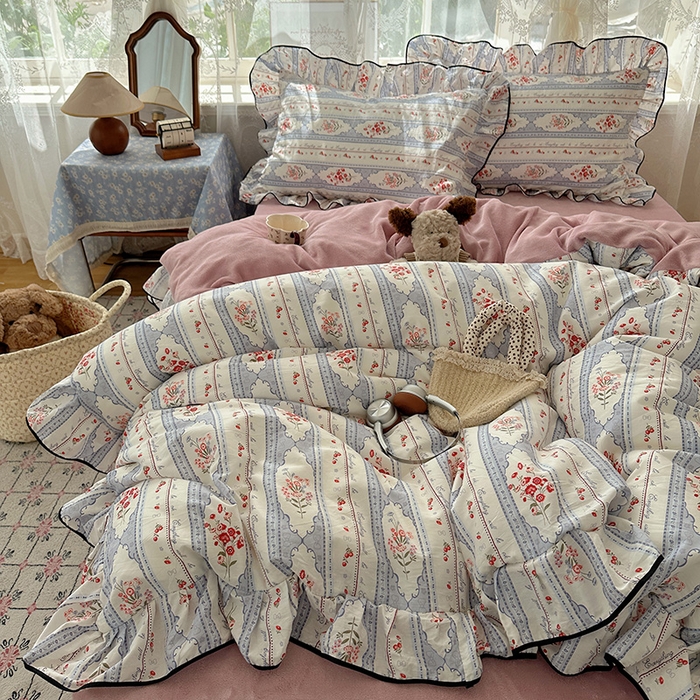 91家纺网 家纺一手货源 找家纺 桃子家居 2025新款A类纯棉数码印花法式碎花棉加绒韩版花边碎花加厚牛奶绒四件套 棉加绒-花边花城秘境