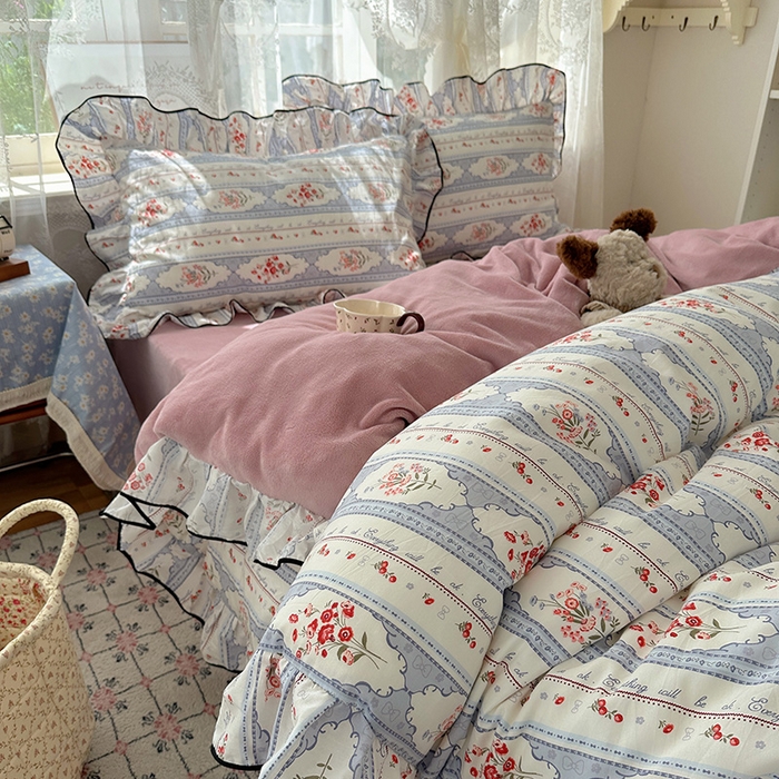 91家纺网 家纺一手货源 找家纺 桃子家居 2025新款A类纯棉数码印花法式碎花棉加绒韩版花边碎花加厚牛奶绒四件套 棉加绒-花边花城秘境