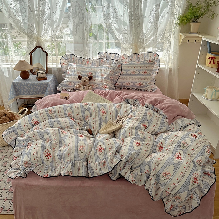 91家纺网 家纺一手货源 找家纺 桃子家居 2025新款A类纯棉数码印花法式碎花棉加绒韩版花边碎花加厚牛奶绒四件套 棉加绒-花边花城秘境