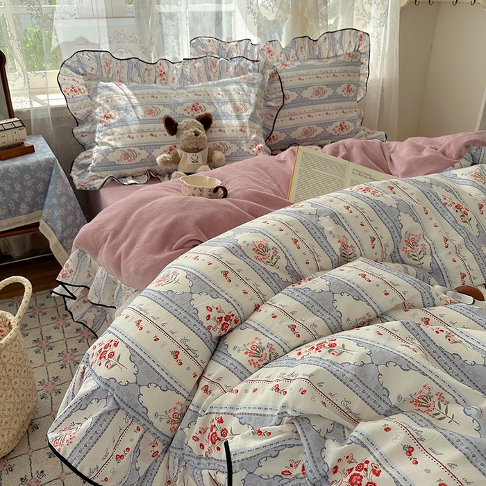 91家纺网 家纺一手货源 找家纺 桃子家居 2025新款A类纯棉数码印花法式碎花棉加绒韩版花边碎花加厚牛奶绒四件套 棉加绒-花边花城秘境