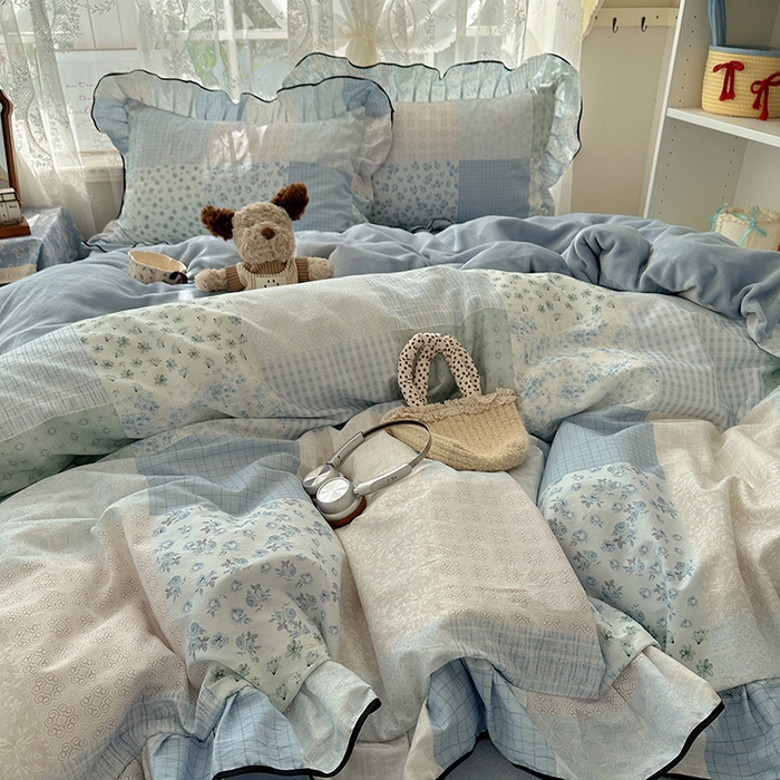 91家纺网 家纺一手货源 找家纺 桃子家居 2025新款A类纯棉数码印花法式碎花棉加绒韩版花边碎花加厚牛奶绒四件套 棉加绒-花边花栖礼蓝