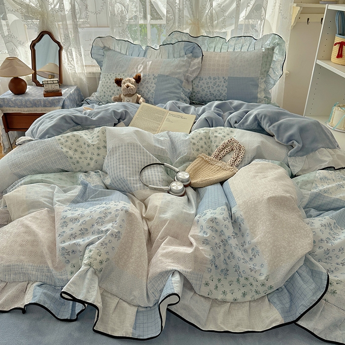 91家纺网 家纺一手货源 找家纺 桃子家居 2025新款A类纯棉数码印花法式碎花棉加绒韩版花边碎花加厚牛奶绒四件套 棉加绒-花边花栖礼蓝