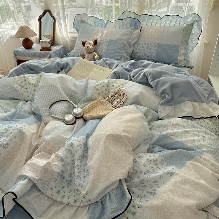 91家纺网 家纺一手货源 找家纺 桃子家居 2025新款A类纯棉数码印花法式碎花棉加绒韩版花边碎花加厚牛奶绒四件套 棉加绒-花边花栖礼蓝