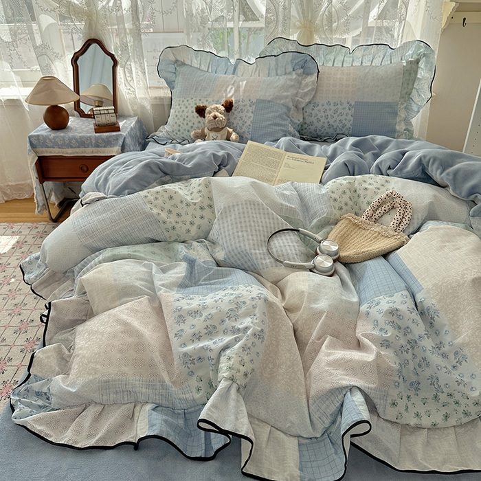 91家纺网 家纺一手货源 找家纺 桃子家居 2025新款A类纯棉数码印花法式碎花棉加绒韩版花边碎花加厚牛奶绒四件套 棉加绒-花边花栖礼蓝