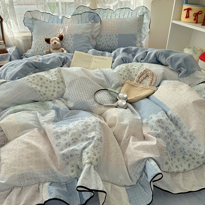 91家纺网 家纺一手货源 找家纺 桃子家居 2025新款A类纯棉数码印花法式碎花棉加绒韩版花边碎花加厚牛奶绒四件套 棉加绒-花边花栖礼蓝