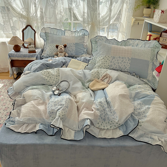 91家纺网 家纺一手货源 找家纺 桃子家居 2025新款A类纯棉数码印花法式碎花棉加绒韩版花边碎花加厚牛奶绒四件套 棉加绒-花边花栖礼蓝