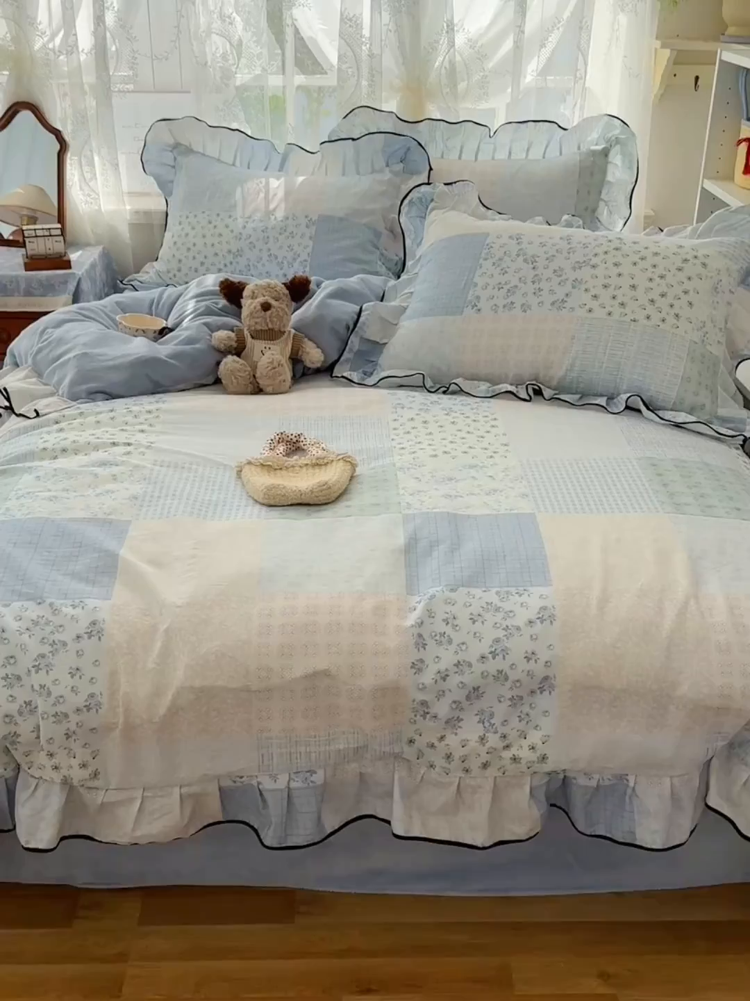91家纺网 家纺一手货源 找家纺 桃子家居 2025新款A类纯棉数码印花法式碎花棉加绒韩版花边碎花加厚牛奶绒四件套 棉加绒-花边花栖礼蓝