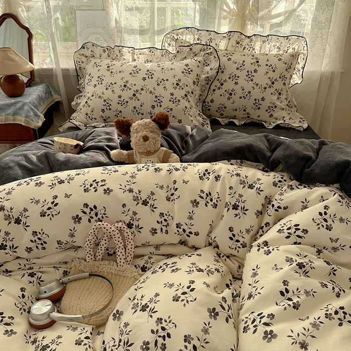 91家纺网 家纺一手货源 找家纺 桃子家居 2025新款A类纯棉数码印花法式碎花棉加绒韩版花边碎花加厚牛奶绒四件套 棉加绒-花边楼兰梦