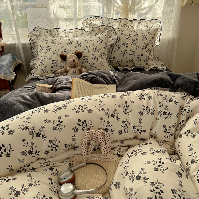 91家纺网 家纺一手货源 找家纺 桃子家居 2025新款A类纯棉数码印花法式碎花棉加绒韩版花边碎花加厚牛奶绒四件套 棉加绒-花边楼兰梦