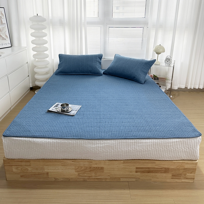 91家纺网 家纺一手货源 找家纺 拾小柒 2025新款全棉色织水洗棉防水隔尿床护垫床盖 牛仔蓝