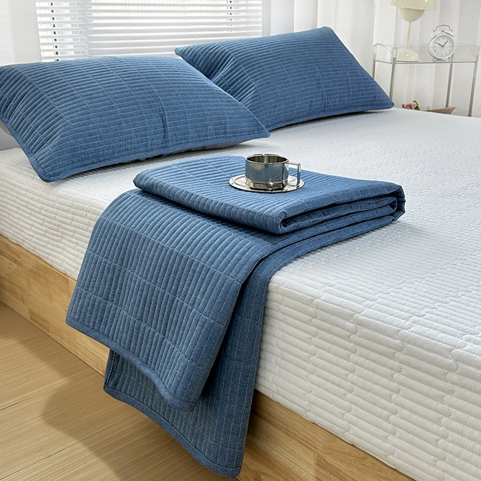 91家纺网 家纺一手货源 找家纺 拾小柒 2025新款全棉色织水洗棉防水隔尿床护垫床盖 牛仔蓝