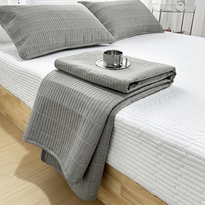 91家纺网 家纺一手货源 找家纺 拾小柒 2025新款全棉色织水洗棉防水隔尿床护垫床盖 青灰色