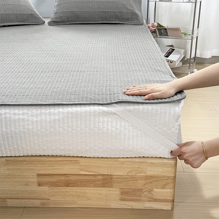 91家纺网 家纺一手货源 找家纺 拾小柒 2025新款全棉色织水洗棉防水隔尿床护垫床盖 青灰色