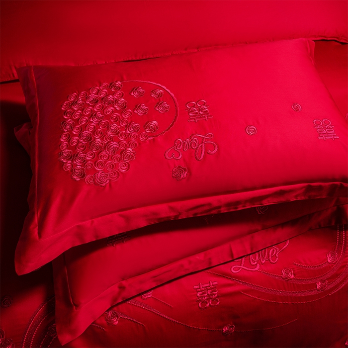 91家纺网 家纺一手货源 找家纺 芊囍纺 2025新款全棉刺绣婚庆四件套 幸福约定红