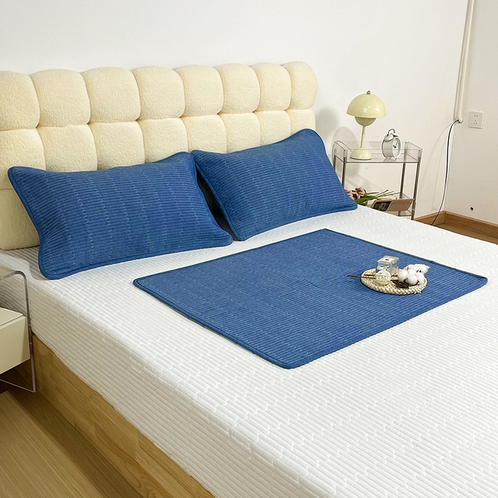 91家纺网 家纺一手货源 找家纺 拾小柒 2025年新款全棉色织水洗棉隔脏姨妈垫护理垫床盖 牛仔蓝 不防水款