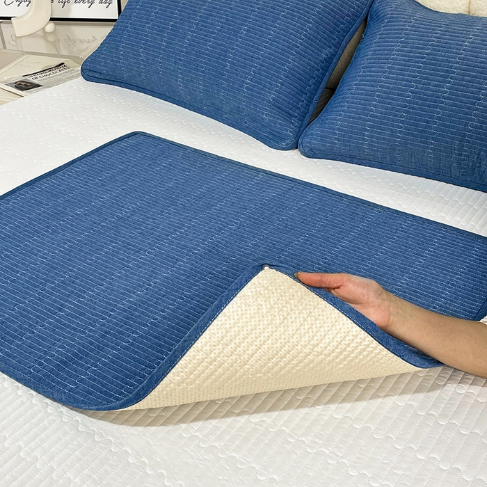 91家纺网 家纺一手货源 找家纺 拾小柒 2025年新款全棉色织水洗棉隔脏姨妈垫护理垫床盖 牛仔蓝 不防水款