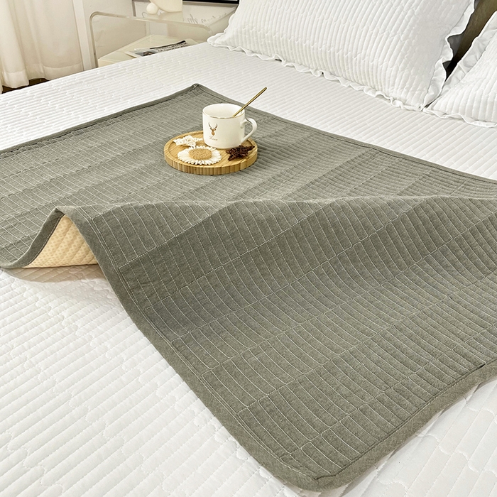 91家纺网 家纺一手货源 找家纺 拾小柒 2025年新款全棉色织水洗棉隔脏姨妈垫护理垫床盖 青灰色 防水款