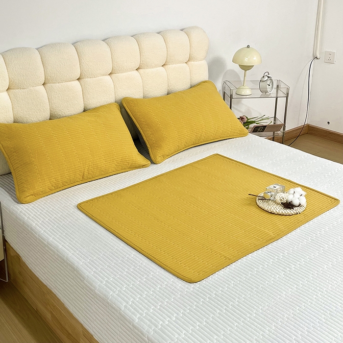 91家纺网 家纺一手货源 找家纺 拾小柒 2025年新款全棉色织水洗棉隔脏姨妈垫护理垫床盖 姜黄色 不防水款