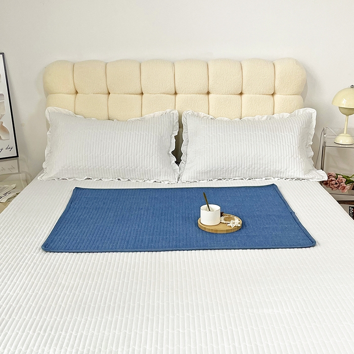 91家纺网 家纺一手货源 找家纺 拾小柒 2025年新款全棉色织水洗棉隔脏姨妈垫护理垫床盖 牛仔蓝 防水款