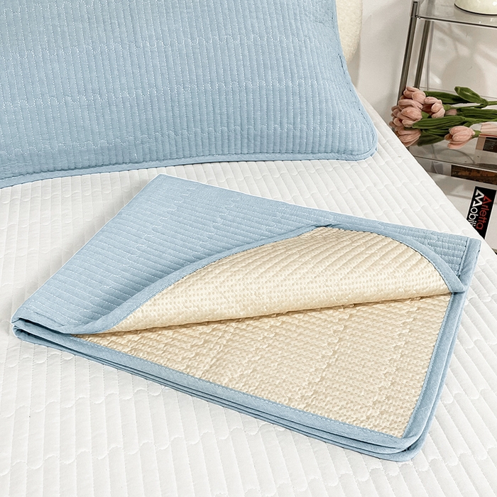 91家纺网 家纺一手货源 找家纺 拾小柒 2025年新款全棉色织水洗棉隔脏姨妈垫护理垫床盖 浅蓝色 不防水款