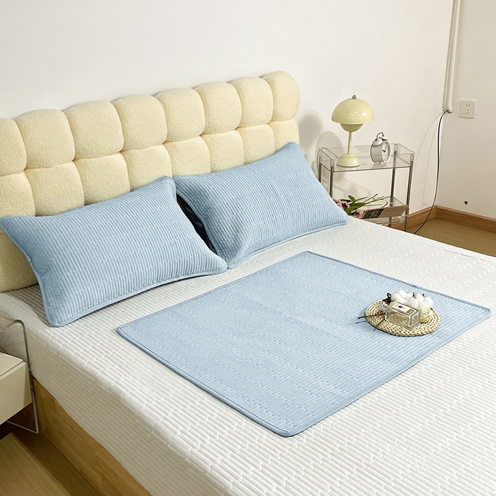 91家纺网 家纺一手货源 找家纺 拾小柒 2025年新款全棉色织水洗棉隔脏姨妈垫护理垫床盖 浅蓝色 不防水款