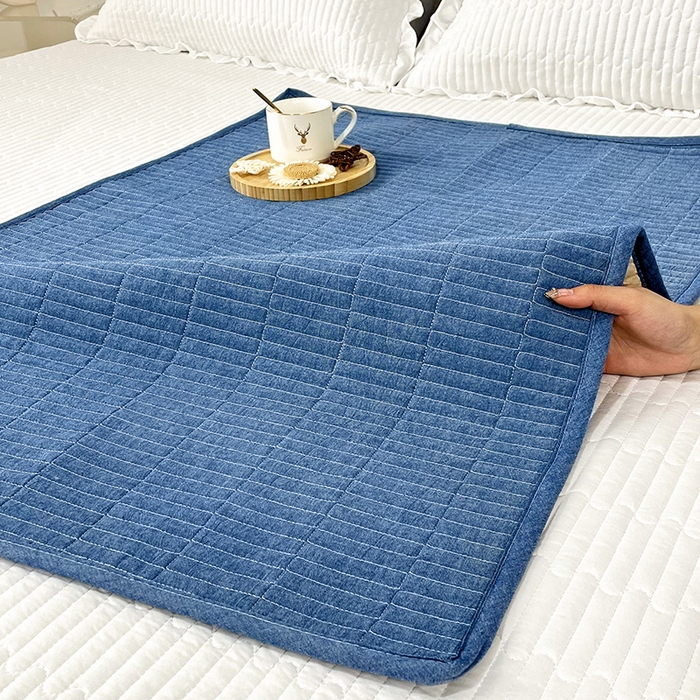 91家纺网 家纺一手货源 找家纺 拾小柒 2025年新款全棉色织水洗棉隔脏姨妈垫护理垫床盖 牛仔蓝 防水款