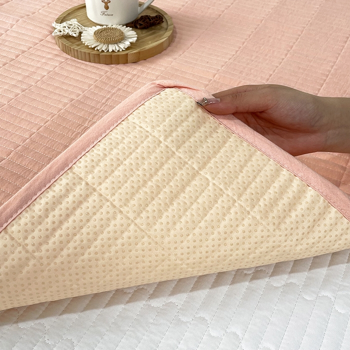 91家纺网 家纺一手货源 找家纺 拾小柒 2025年新款全棉色织水洗棉隔脏姨妈垫护理垫床盖 粉玉色 防水款