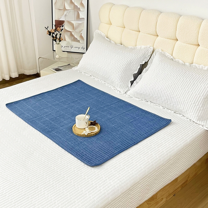 91家纺网 家纺一手货源 找家纺 拾小柒 2025年新款全棉色织水洗棉隔脏姨妈垫护理垫床盖 牛仔蓝 防水款