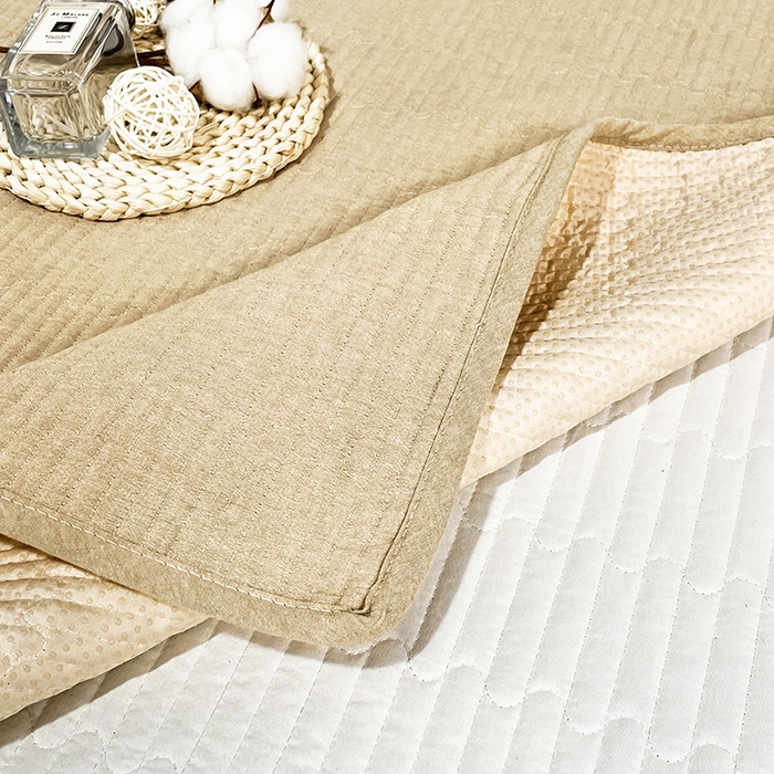 91家纺网 家纺一手货源 找家纺 拾小柒 2025年新款全棉色织水洗棉隔脏姨妈垫护理垫床盖 卡其色 不防水款