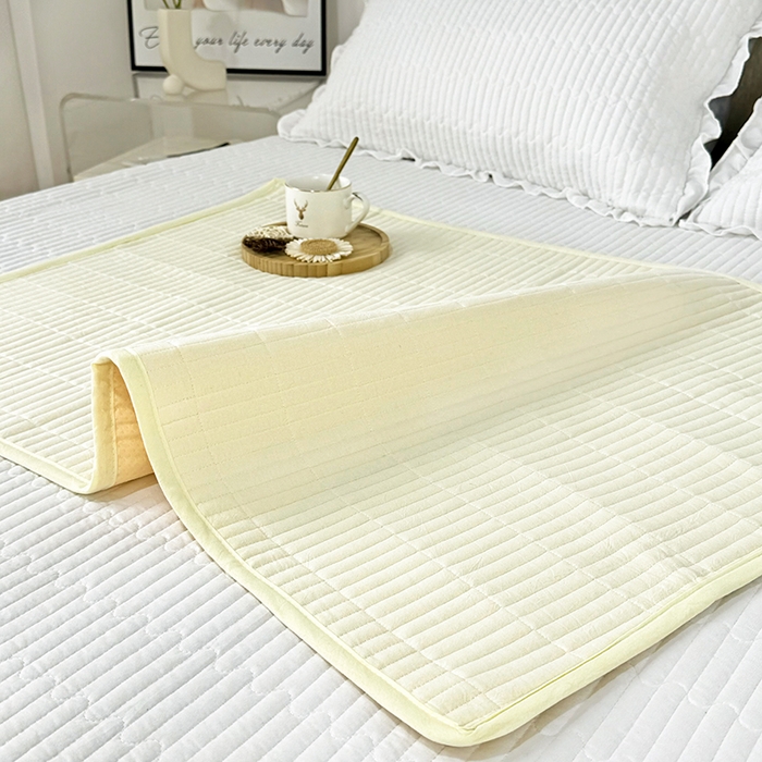 91家纺网 家纺一手货源 找家纺 拾小柒 2025年新款全棉色织水洗棉隔脏姨妈垫护理垫床盖 鹅黄色 防水款