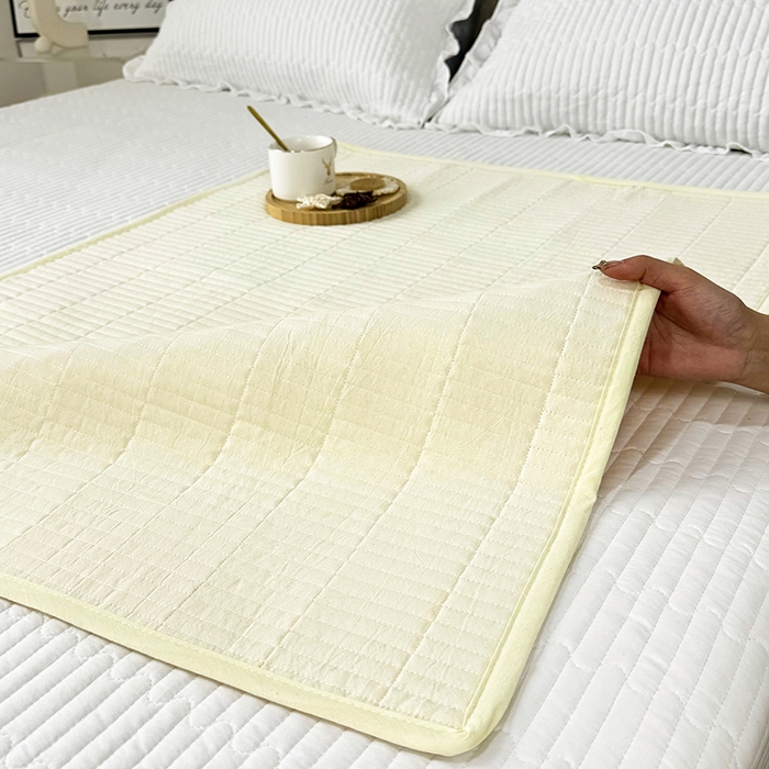 91家纺网 家纺一手货源 找家纺 拾小柒 2025年新款全棉色织水洗棉隔脏姨妈垫护理垫床盖 鹅黄色 防水款