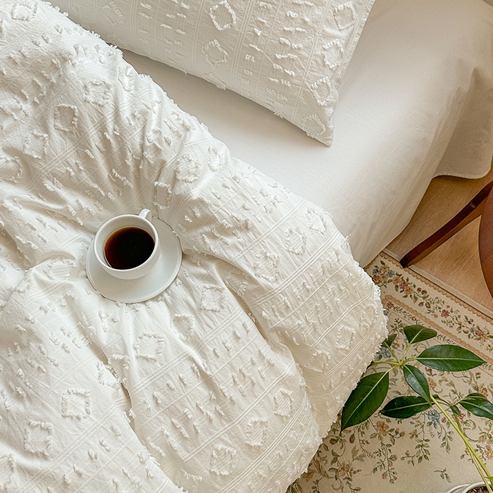 91家纺网 家纺一手货源 找家纺 （总）贝尔 PELLHOME 车妮尔全棉剪花提花四件套外贸民宿小红书风格套件（可抖音代发）