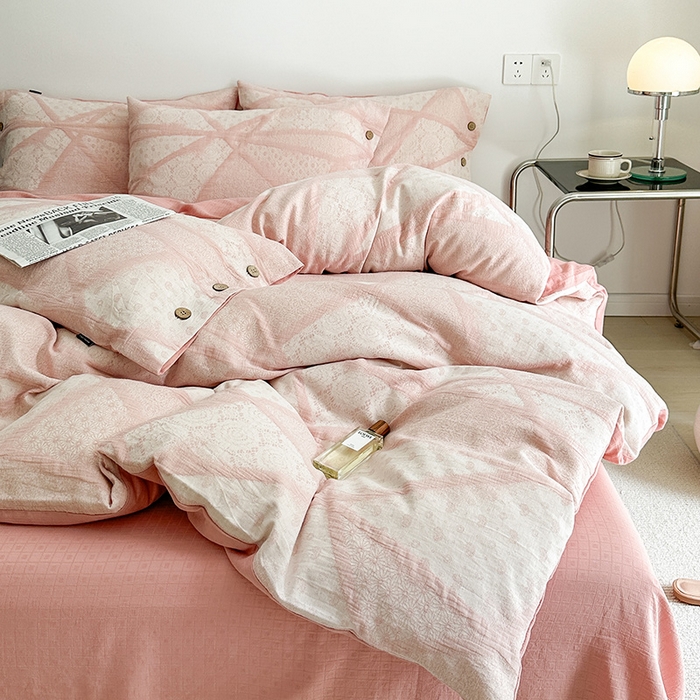 91家纺网 家纺一手货源 找家纺 贝尔 PELLHOME 全棉三层纱提花四件套-埃菲尔系列AB版均为全棉提花面料（可抖音代发） 埃菲尔-粉