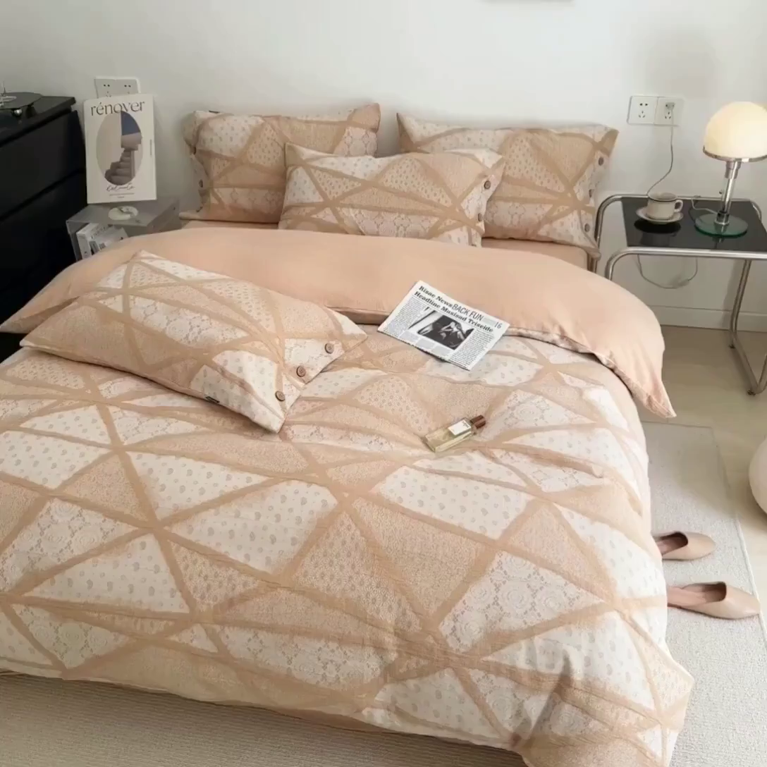 91家纺网 家纺一手货源 找家纺 贝尔 PELLHOME 全棉三层纱提花四件套-埃菲尔系列AB版均为全棉提花面料（可抖音代发） 埃菲尔-咖